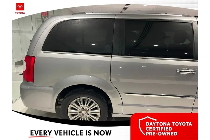 $12500 : Chrysler Town and Country 20 image 9
