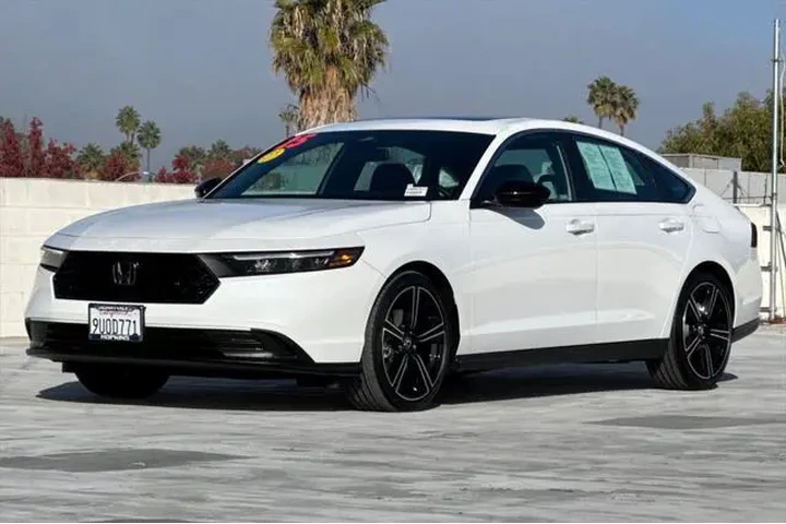 $29811 : Honda Accord Hybrid 2025 Spo image 7