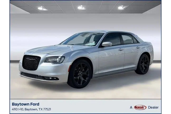 $22996 : Chrysler 300 2022 S V6 4dr S image 1