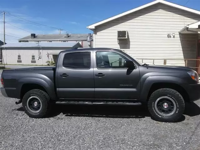 $12000 : 2011 Toyota Tacoma SR5 4x4 image 3