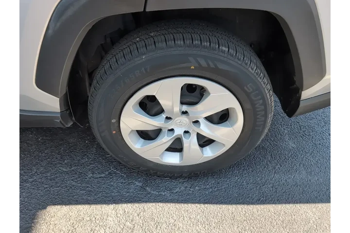 $24000 : Toyota RAV4 2023 LE 4dr SUV image 9
