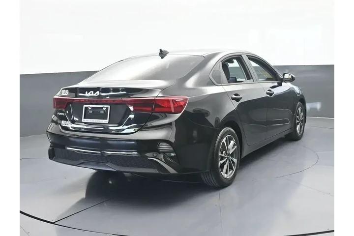 $15298 : Kia Forte 2024 LXS 4dr Sedan image 5