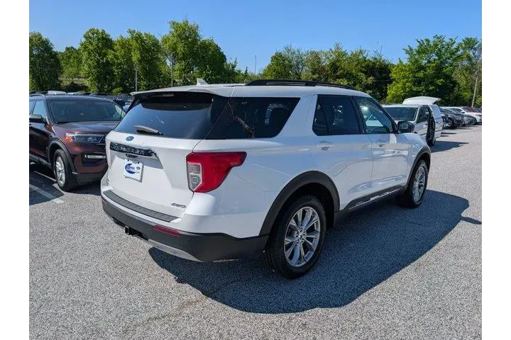 $32800 : Ford Explorer 2023 AWD XLT 4 image 6