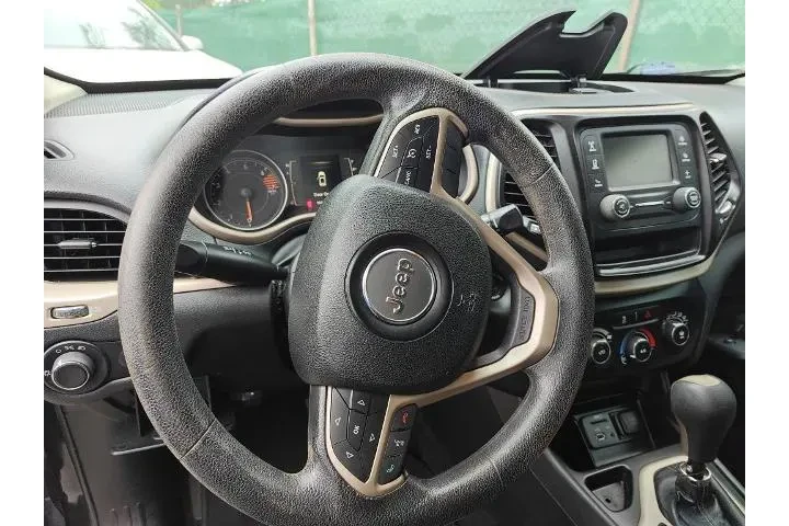 $10498 : Jeep Cherokee 2016 Sport Alt image 9