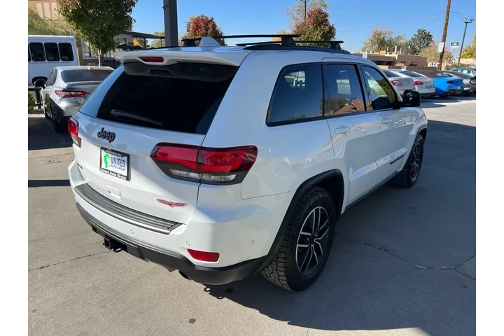 2021 Grand Cherokee Trailhawk image 5