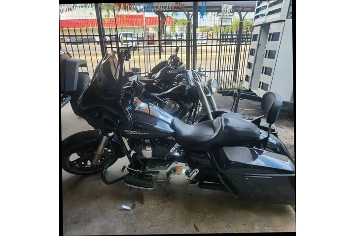 $15900 : 2015 HARLEY-DAVIDSON FLHTCU U image 3