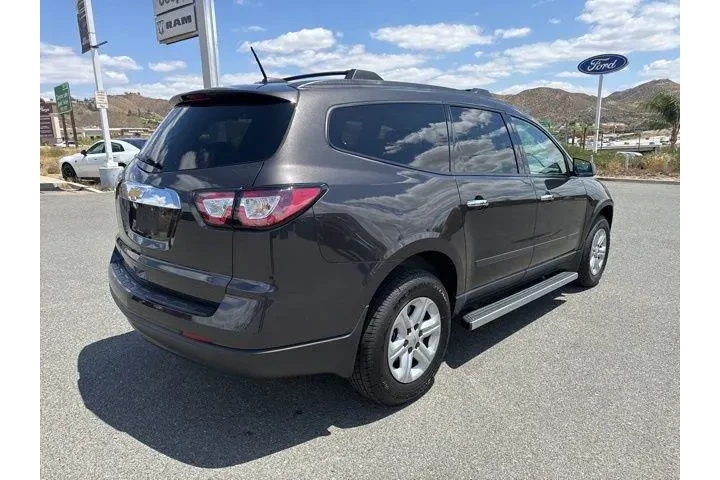 $13898 : Chevrolet Traverse 2017 LS 4 image 5