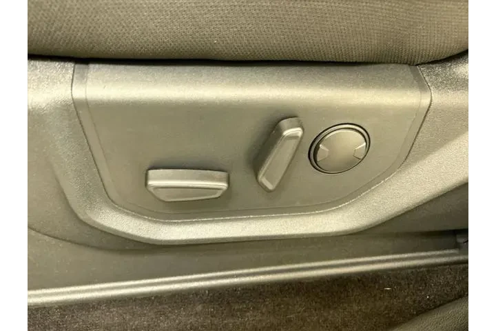 $28215 : Ford F-150 2019 4x4 XLT 4dr image 10