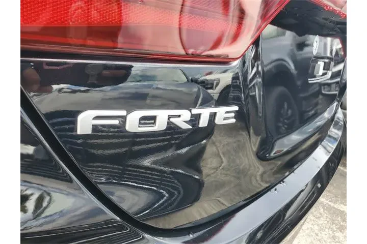 $15490 : Kia Forte 2023 LXS 4dr Sedan image 5