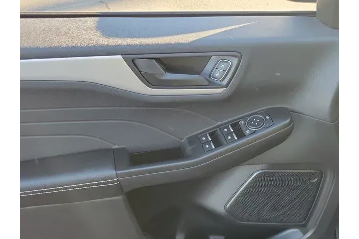 $19854 : Ford Escape 2022 SE 4dr SUV image 9