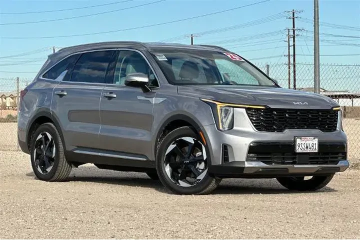 $37991 : Kia Sorento Plug-In Hybrid 2 image 2