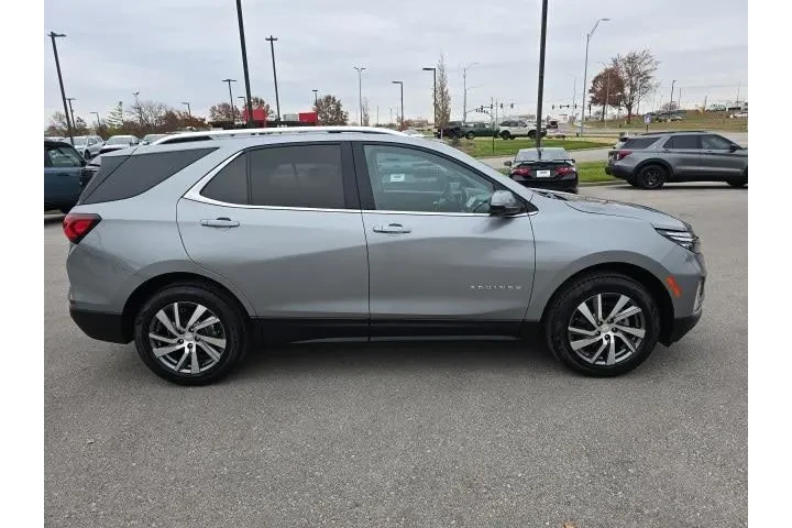 $25500 : Chevrolet Equinox 2023 4x4 P image 6