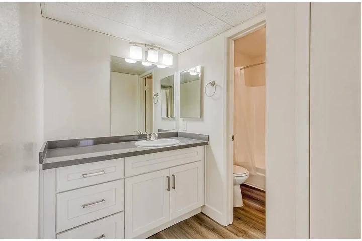 $1400 : 1bed and 1bath for rent image 3