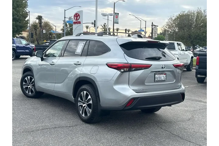$33780 : Toyota Highlander Hybrid 202 image 5