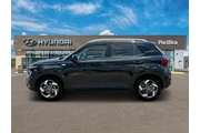 $23450 : Hyundai VENUE 2024 SEL 4dr C thumbnail