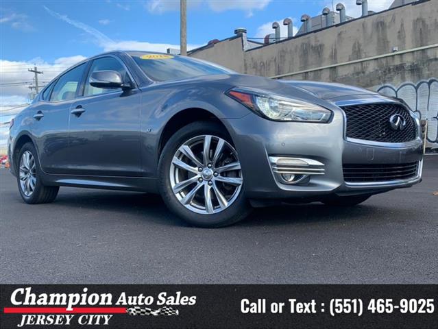 Used 2018 Q70 3.7 LUXE AWD fo image 9
