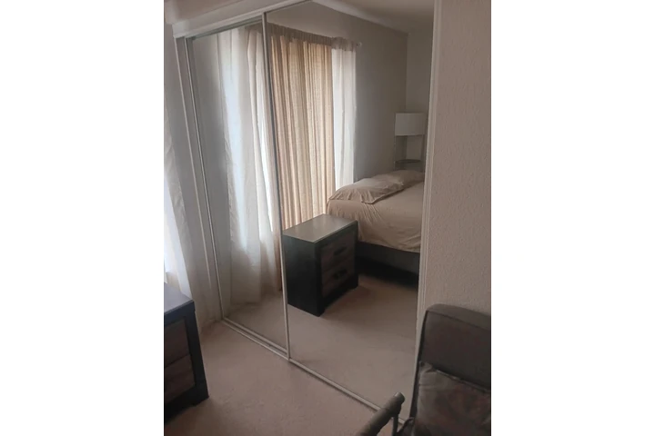 $700 : Cuarto image 3