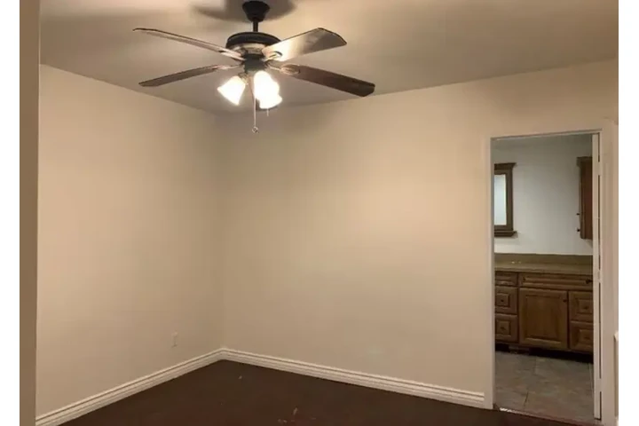 $4000 : 18233 Welby Way, Los Angeles, image 2