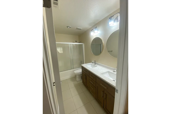 $2900 : 4 recámaras Victorville ca image 9