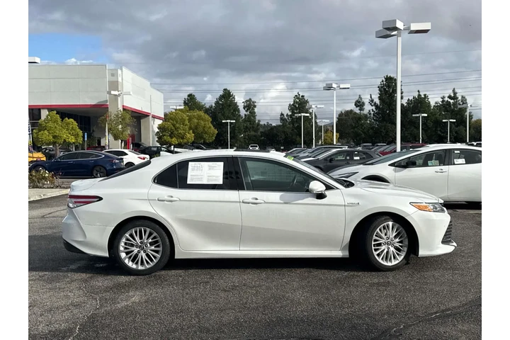 $22075 : Toyota Camry Hybrid 2018 SE image 3