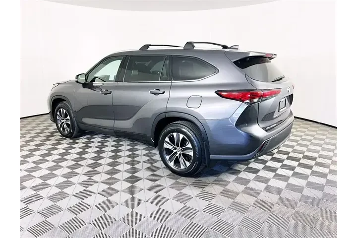 $31500 : Toyota Highlander 2022 XLE 4 image 5