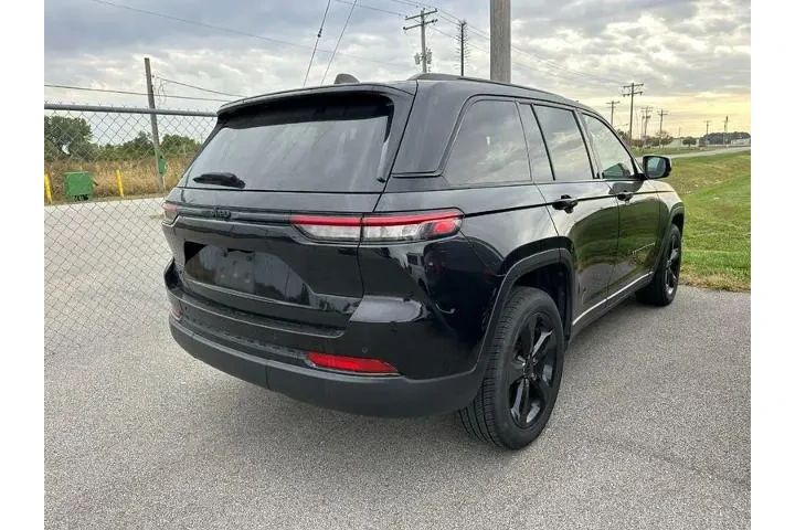$30000 : Jeep Grand Cherokee 2023 4x4 image 3