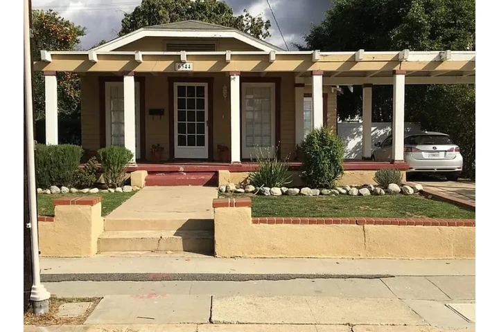 $1700 : UPGRADED KITCHEN 2 BEDROOM image 1