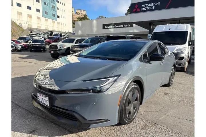 $27498 : Toyota Prius 2023 LE 4dr Hat image 2