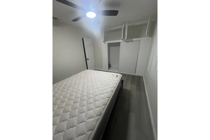 $850 : Rento Cuarto image 1