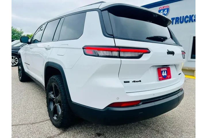 $26995 : 2022 Grand Cherokee L Limited image 5