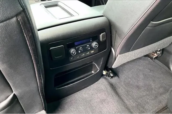 $25491 : GMC Yukon 2019 4x2 SLT 4dr S image 10