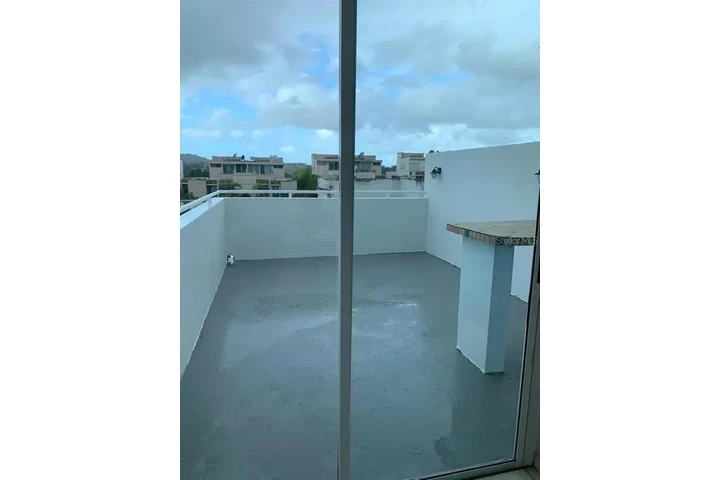 $1600 : Penthouse Trujillo Alto image 1