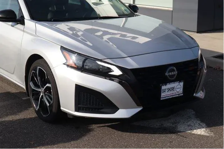$18298 : Nissan Altima 2023 2.5 SR 4d image 5