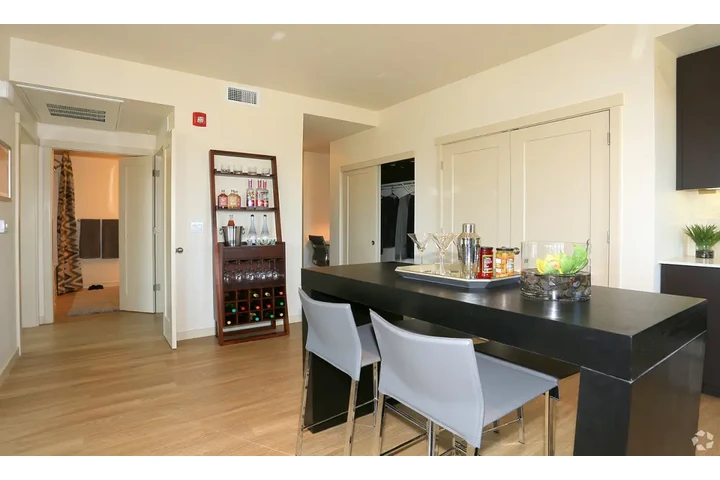 $2500 : MODERN  1 BEDROOM APARTMENT image 6