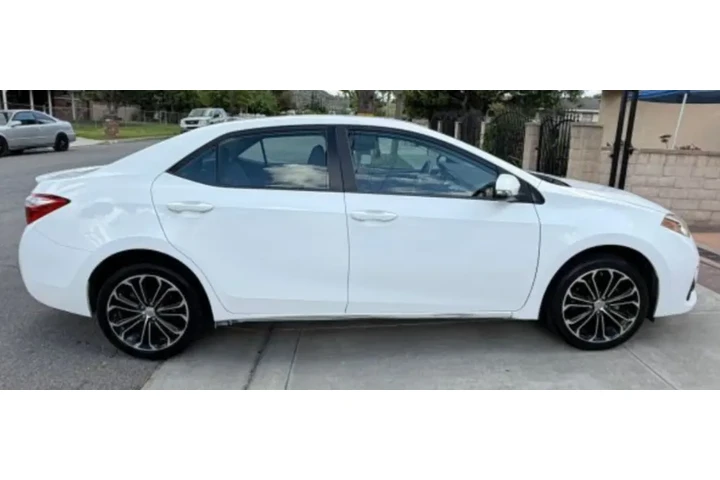 $3600 : Toyota Corolla 2015 image 2