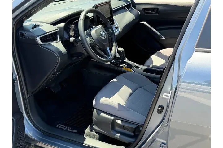 $30680 : Toyota Corolla Cross Hybrid image 10