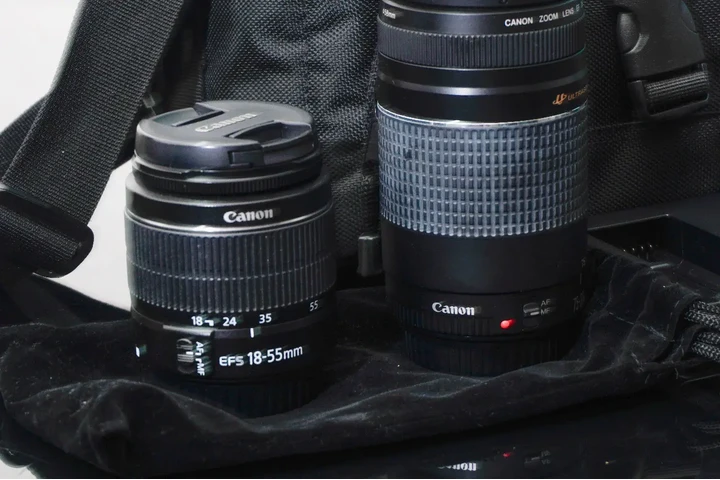 $5500 : Camara canon T3 con dos lente image 3