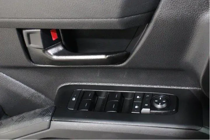 $38998 : Toyota Tacoma 2025 4x4 SR 4d image 7