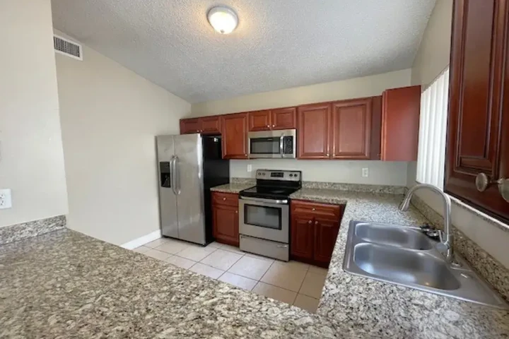 $1355 : 3 Bedroom home in Las Vegas image 4