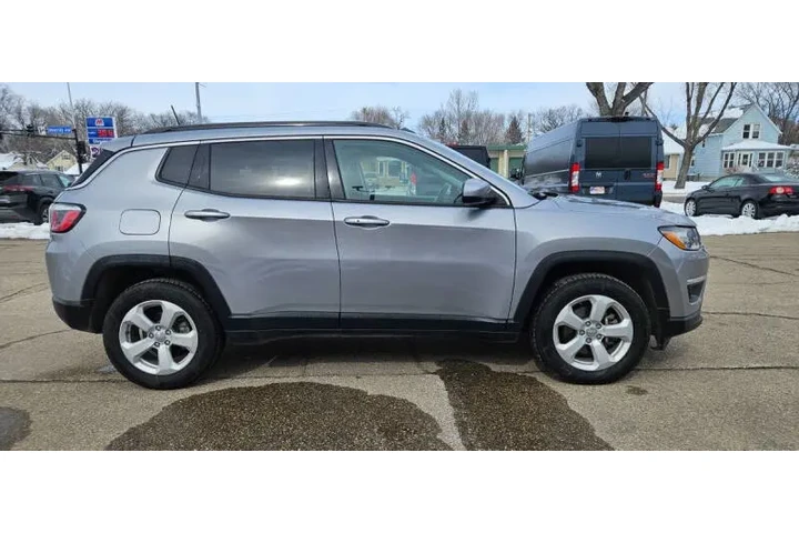 $10990 : 2019 Compass Latitude image 5