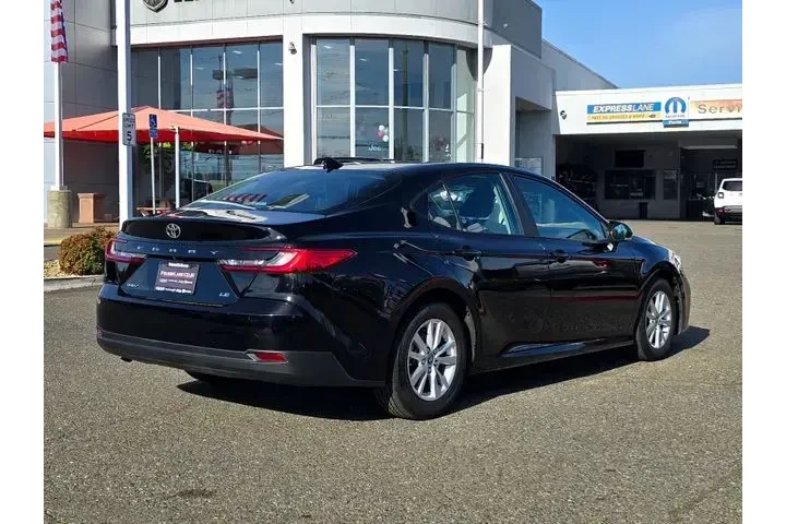 $27900 : Toyota Camry 2025 SE 4dr Sed image 4