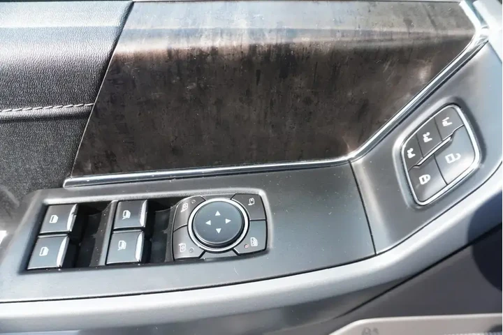 $39988 : Ford F-150 2023 4x2 Lariat 4 image 9