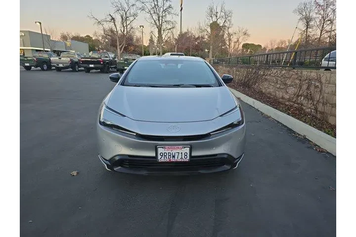 $26995 : Toyota Prius 2024 LE 4dr Hat image 2