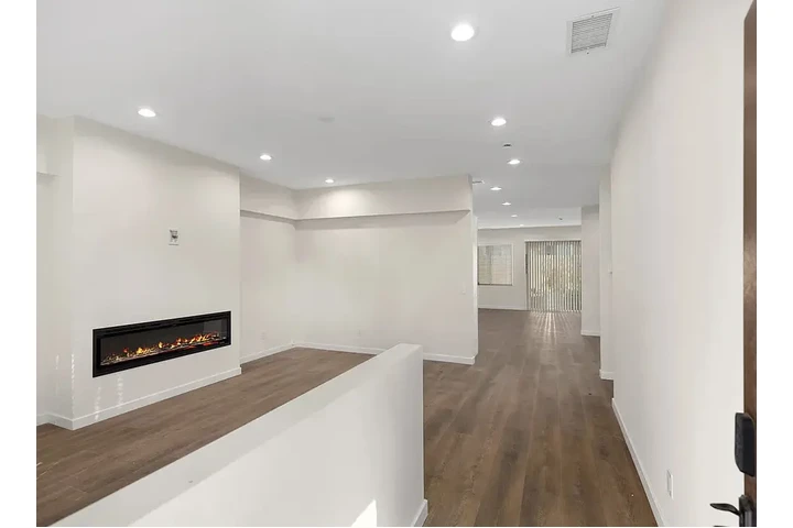$1860 : The Amazing house with all the image 1