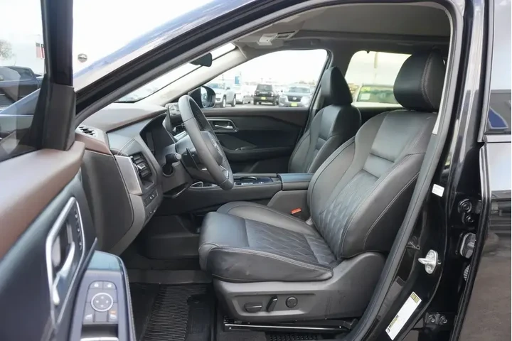 $25988 : Nissan Rogue 2023 Platinum 4 image 6