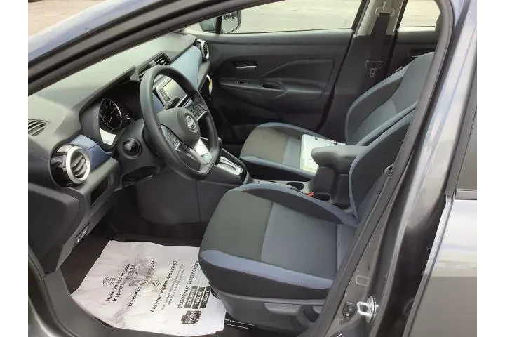 $22950 : Nissan Versa 2025 SV 4dr Sed image 8