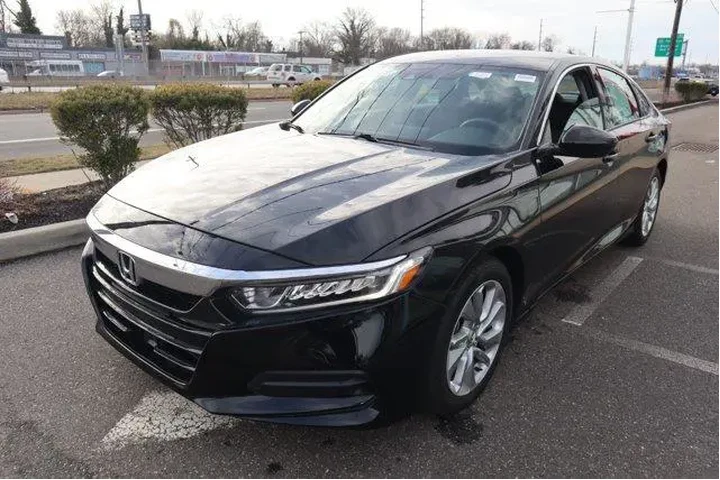 $17005 : Honda Accord 2020 LX 4dr Sed image 9