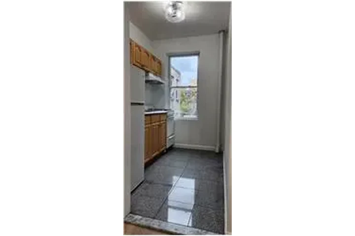 $2400 : Rental property with 1 bedro image 4