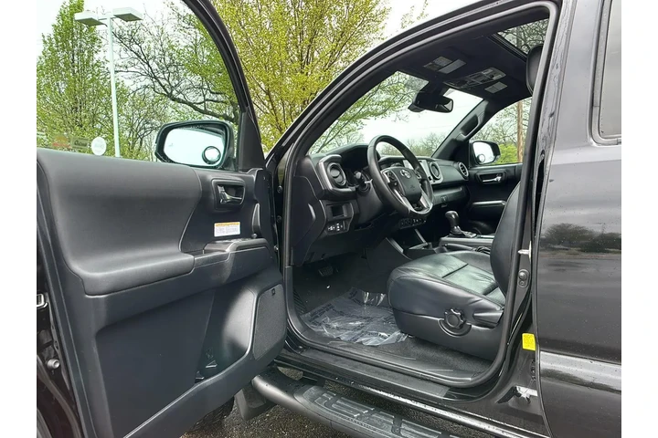 $35000 : Silver Certified 2019 Tacoma image 2