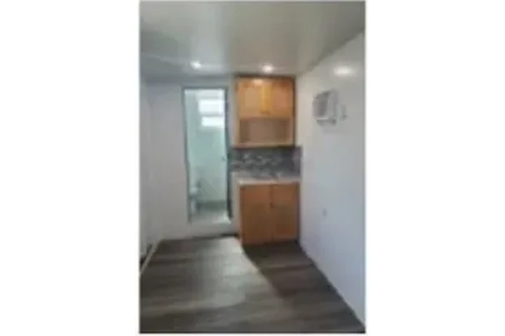 $900 : Estudio con baño privado image 1